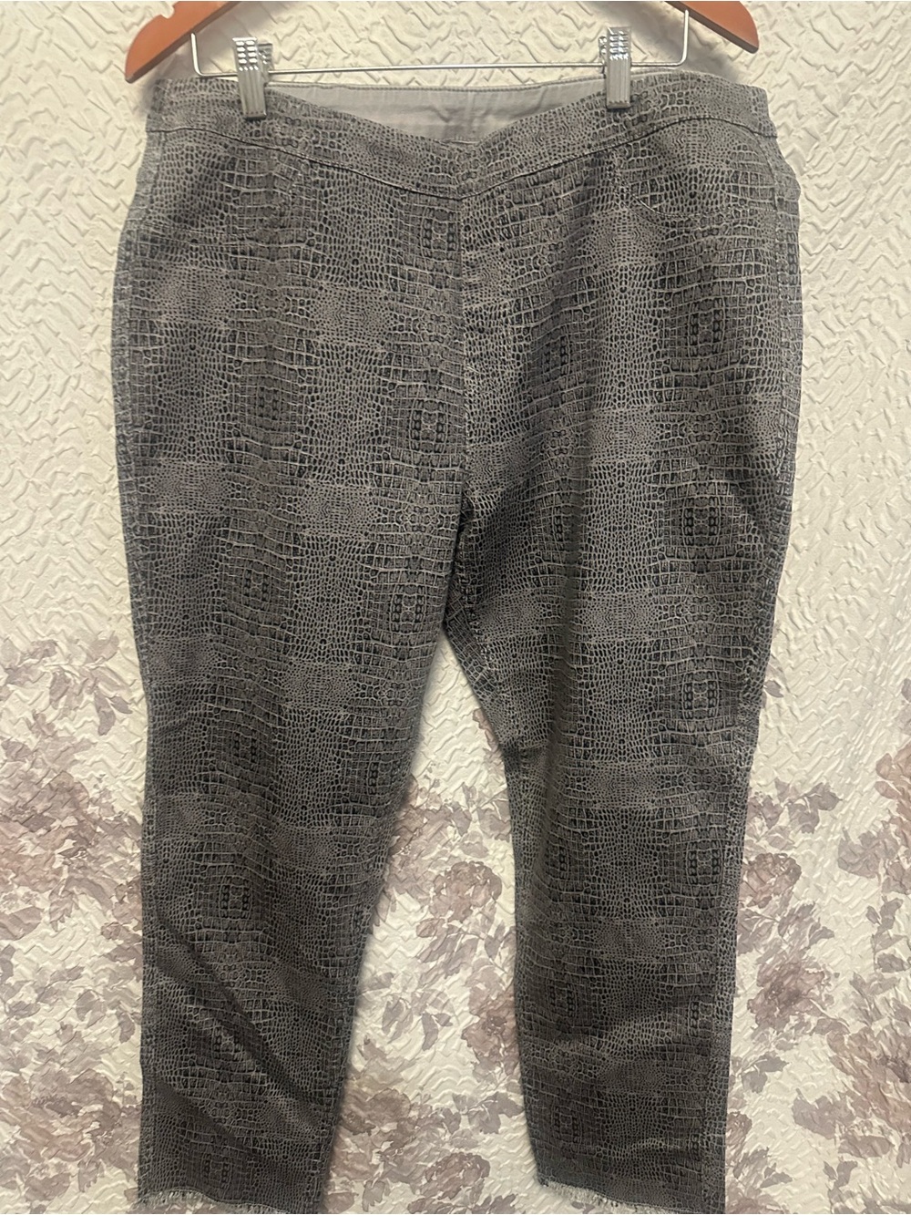 DG2 by Diane Gilman Gray Textured Straight-Leg Pants